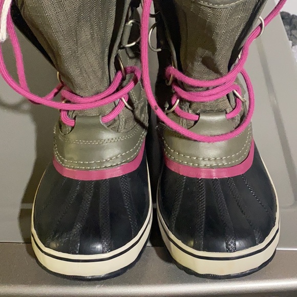 Women’s size 7 Sorel winter boots - Picture 3 of 3